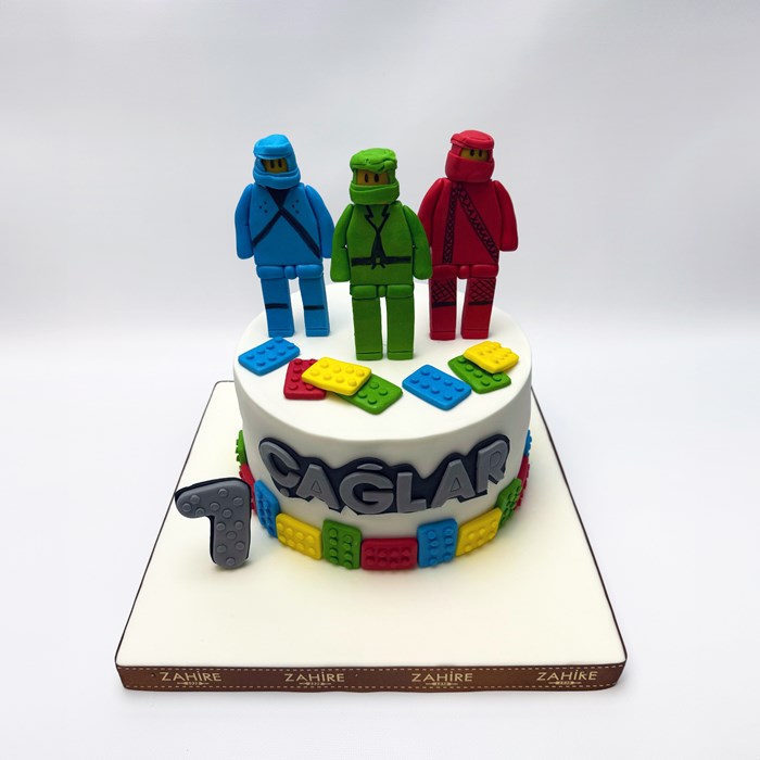 Lego Ninjago temalı pasta