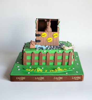 at çiftliği temalı pasta