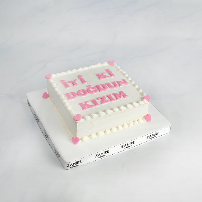 beyaz yazılı pasta