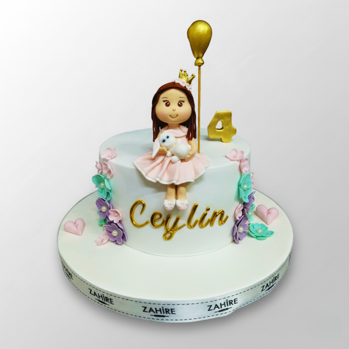 Oturan Küçük Kız Pasta